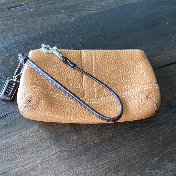 Coach Handbags - Coach Pebble Duffle Leather Wristlet Wallet F40747